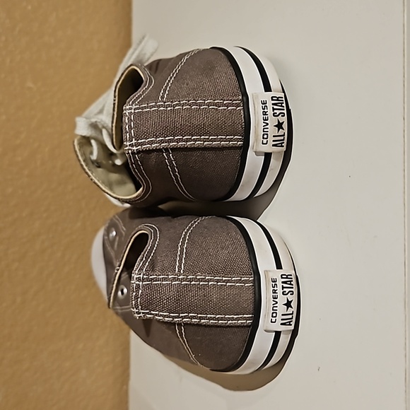 Great condition low top gray converse - Picture 5 of 6